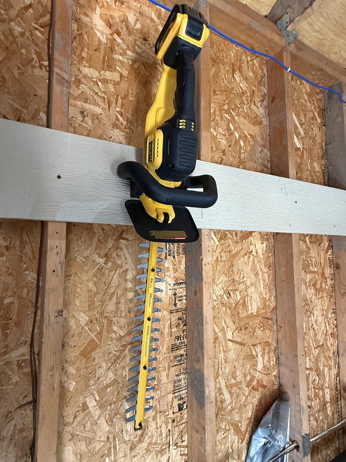  Hedger Support Mural – Rangement Sécurisé Et Peu Encombrant Pour Taille-haie (jaune)